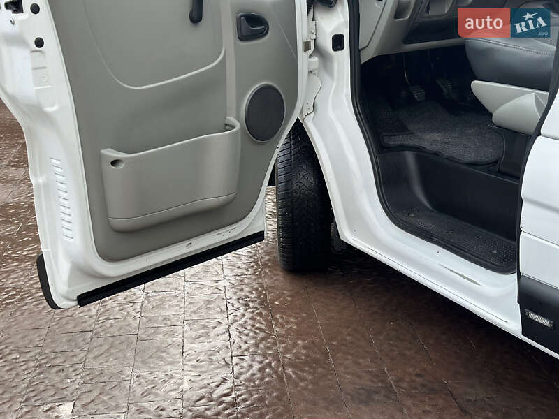 Мінівен Opel Vivaro 2006 в Луцьку