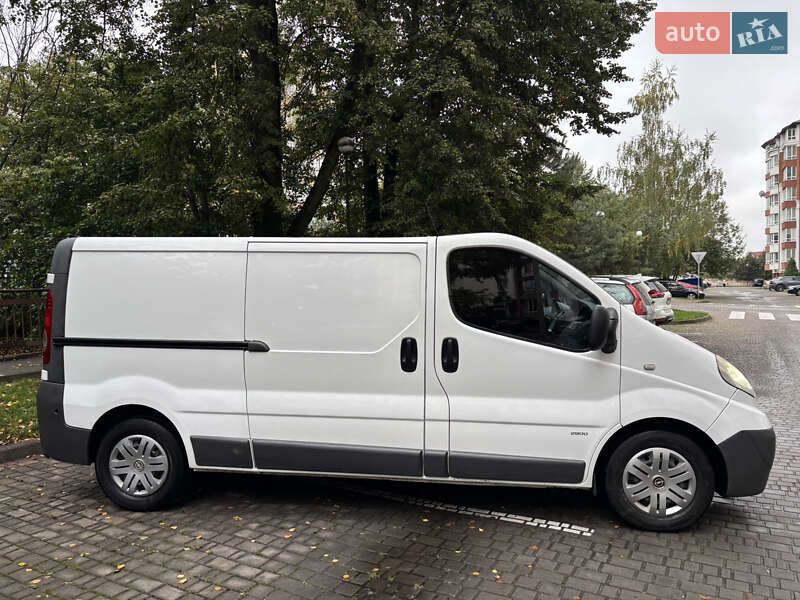 Грузовой фургон Opel Vivaro 2013 в Ивано-Франковске