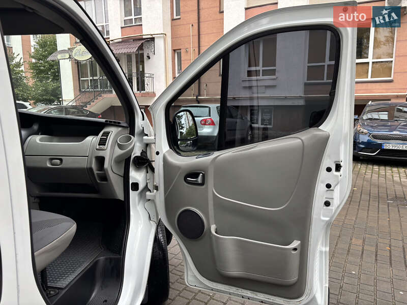 Грузовой фургон Opel Vivaro 2013 в Ивано-Франковске