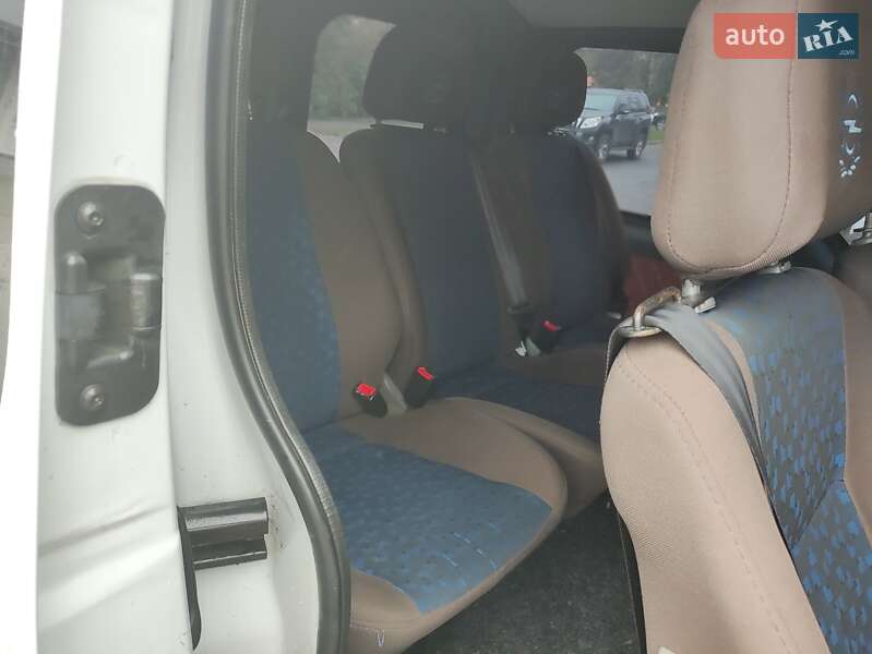 Минивэн Opel Vivaro 2010 в Рокитном фото 8 Минивэн Opel Vivaro 2010 в Рокитном