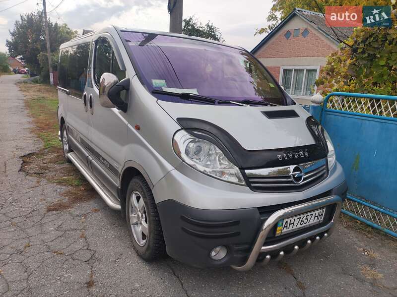 Мінівен Opel Vivaro 2006 в  фото Мінівен Opel Vivaro 2006 в