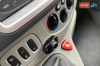 Мінівен Opel Vivaro 2012 в 