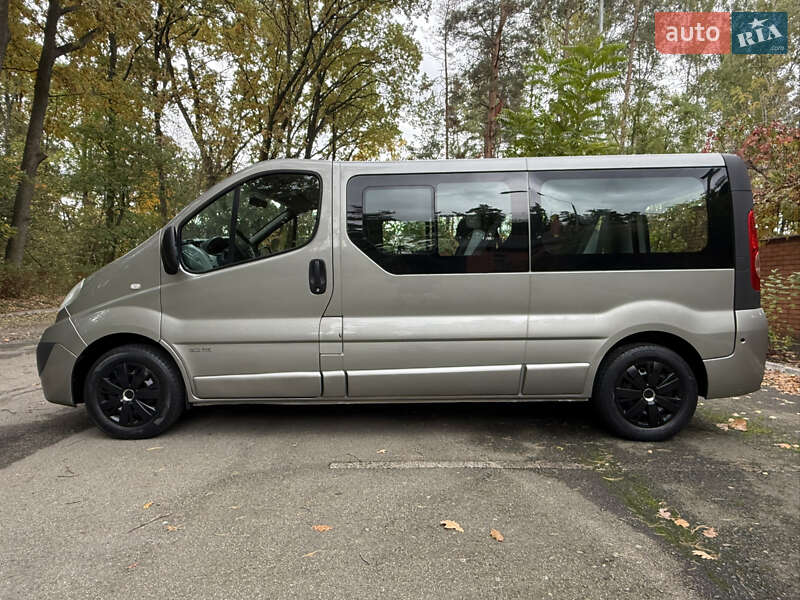 Минивэн Opel Vivaro 2013 в Киеве