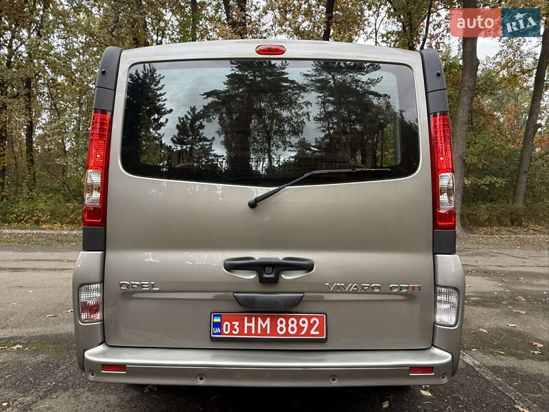 Минивэн Opel Vivaro 2013 в Киеве