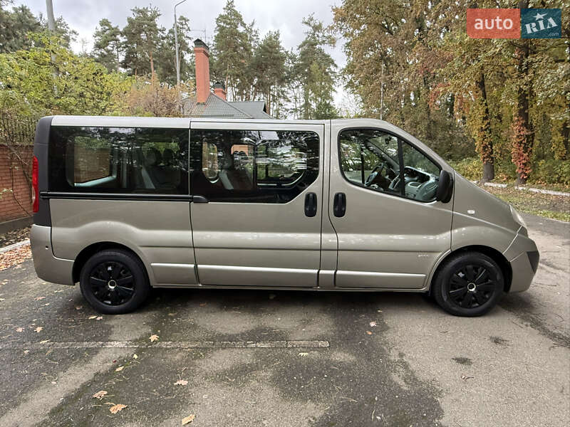 Минивэн Opel Vivaro 2013 в Киеве
