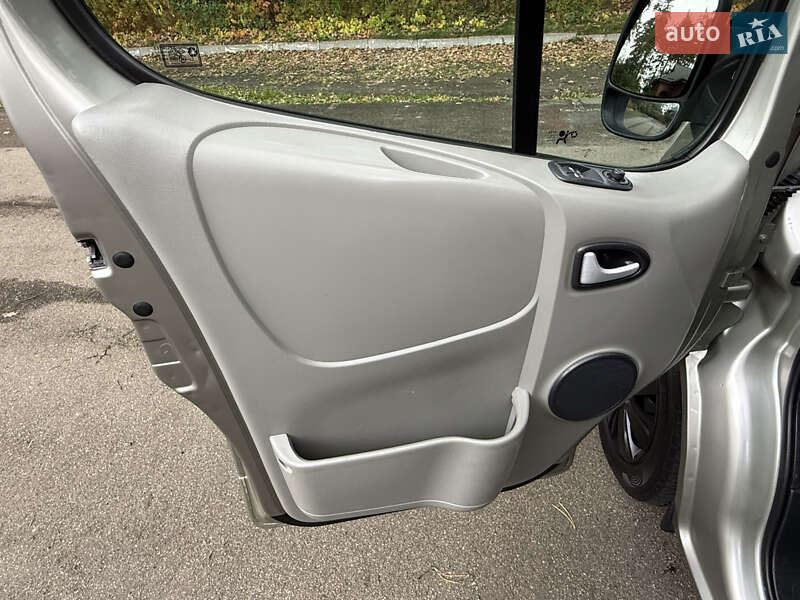 Минивэн Opel Vivaro 2013 в Киеве