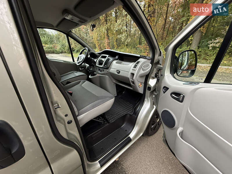 Минивэн Opel Vivaro 2013 в Киеве