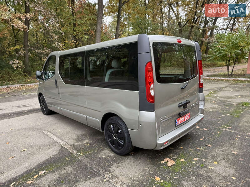 Минивэн Opel Vivaro 2013 в Киеве