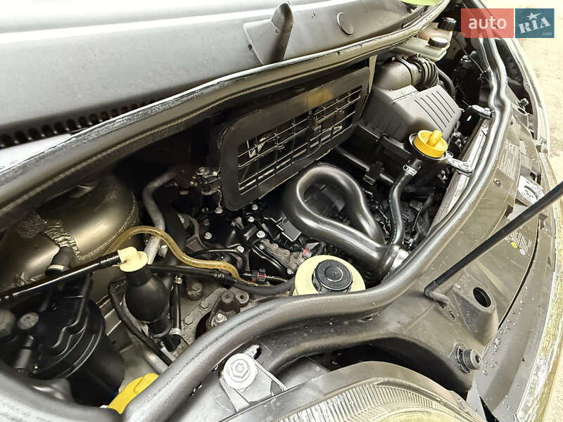 Минивэн Opel Vivaro 2013 в Киеве