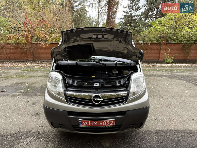 Минивэн Opel Vivaro 2013 в Киеве