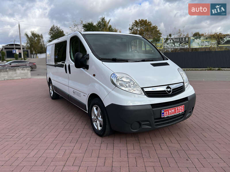 Мінівен Opel Vivaro 2014 в Рівному фото Мінівен Opel Vivaro 2014 в Рівному