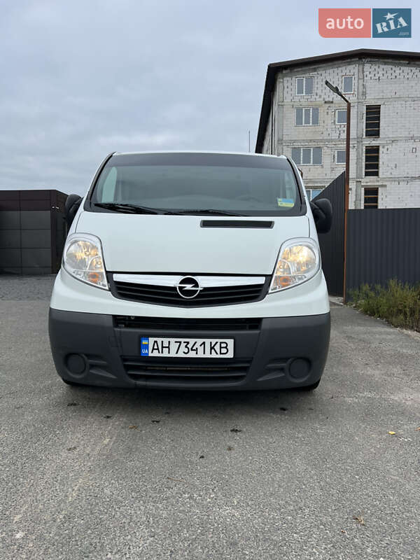 Вантажопасажирський фургон Opel Vivaro 2013 в Києві