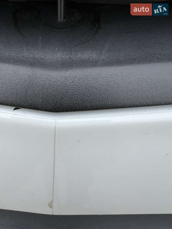 Вантажопасажирський фургон Opel Vivaro 2013 в Києві