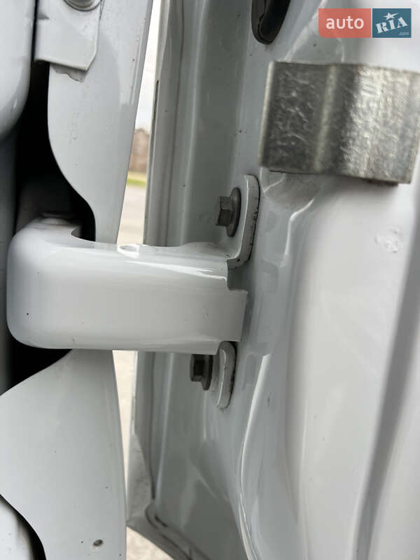 Вантажопасажирський фургон Opel Vivaro 2013 в Києві