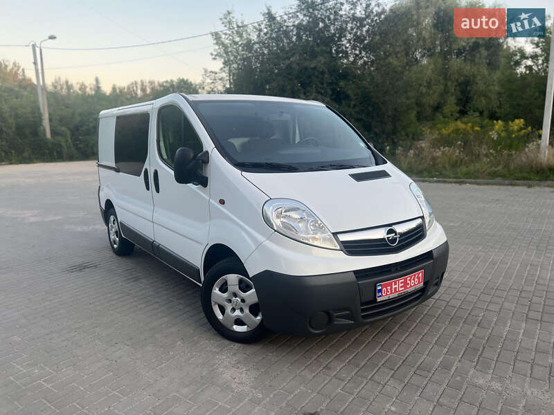Вантажний фургон Opel Vivaro 2013 в Рівному