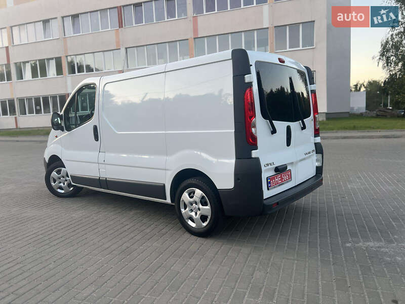 Вантажний фургон Opel Vivaro 2013 в Рівному