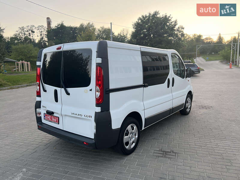 Вантажний фургон Opel Vivaro 2013 в Рівному