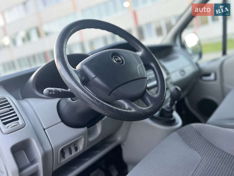 Вантажний фургон Opel Vivaro 2013 в Рівному