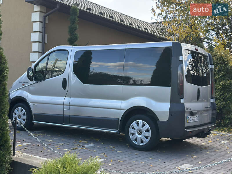 Минивэн Opel Vivaro 2002 в Косове фото 10 Минивэн Opel Vivaro 2002 в Косове