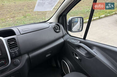 Минивэн Opel Vivaro 2015 в 