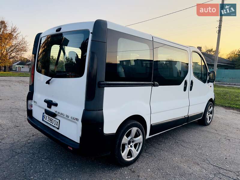 Минивэн Opel Vivaro 2004 в 