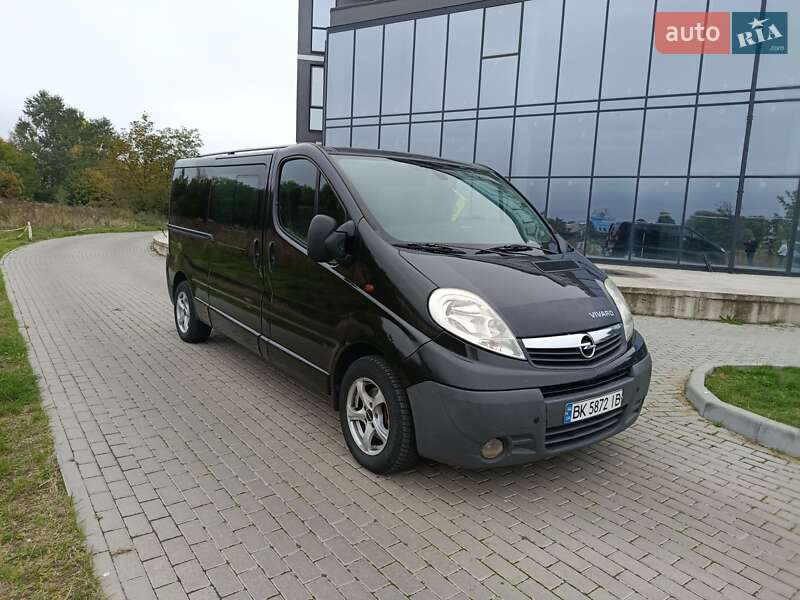 Минивэн Opel Vivaro 2009 в Ровно