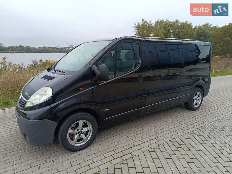 Минивэн Opel Vivaro 2009 в Ровно