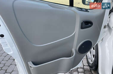 Мінівен Opel Vivaro 2012 в  фото 20 Мінівен Opel Vivaro 2012 в