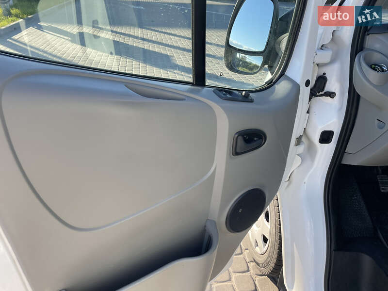 Мінівен Opel Vivaro 2012 в Львові