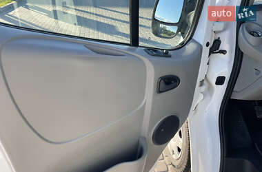 Мінівен Opel Vivaro 2012 в  фото 41 Мінівен Opel Vivaro 2012 в