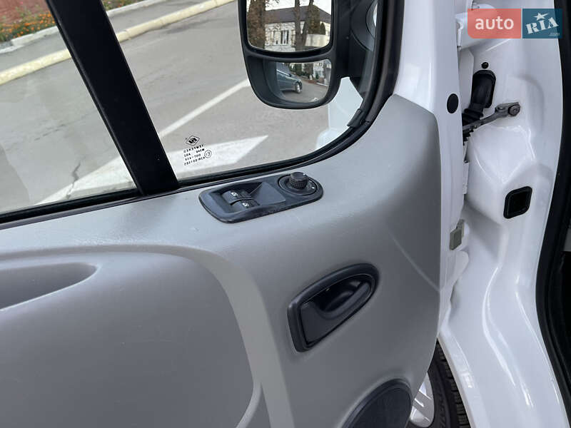 Минивэн Opel Vivaro 2011 в Радивилове