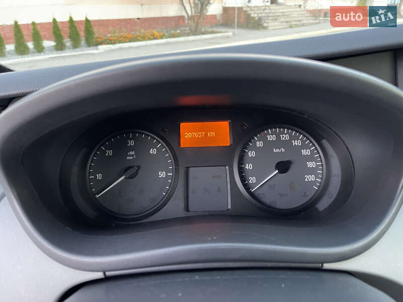 Минивэн Opel Vivaro 2011 в Радивилове