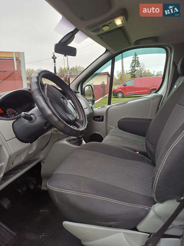 Минивэн Opel Vivaro 2013 в Ровно