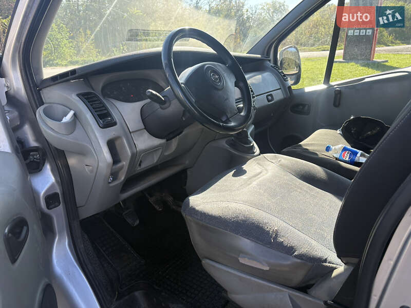 Грузовой фургон Opel Vivaro 2004 в Залещиках