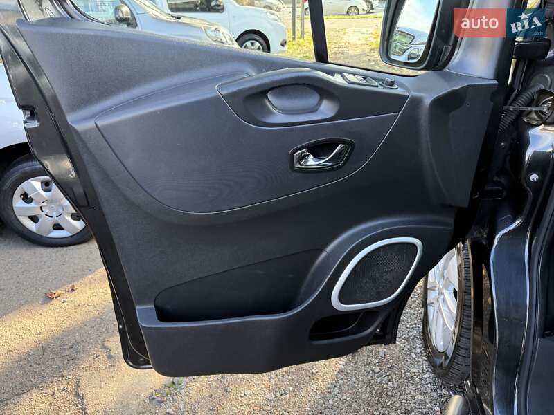 Мінівен Opel Vivaro 2016 в Одесі