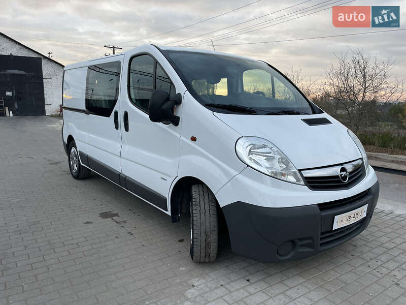 Минивэн Opel Vivaro 2012 в Дубно