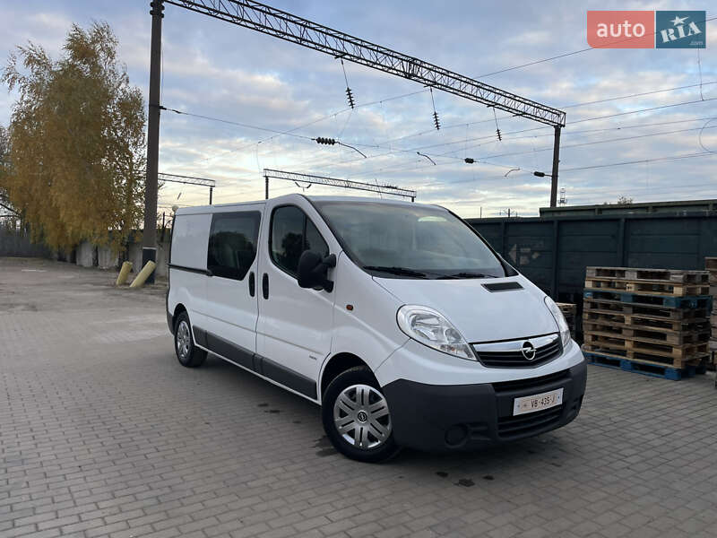 Минивэн Opel Vivaro 2012 в Дубно