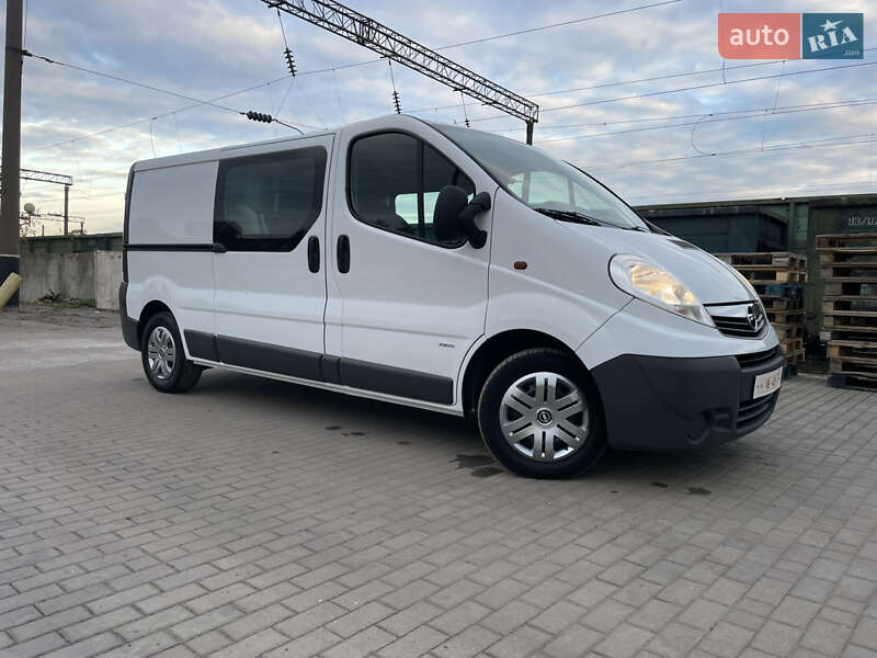 Минивэн Opel Vivaro 2012 в Дубно