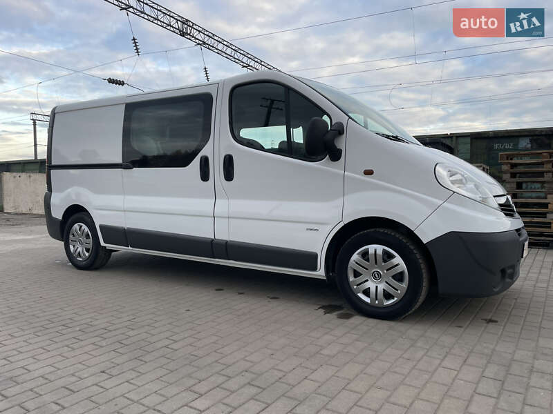 Минивэн Opel Vivaro 2012 в Дубно