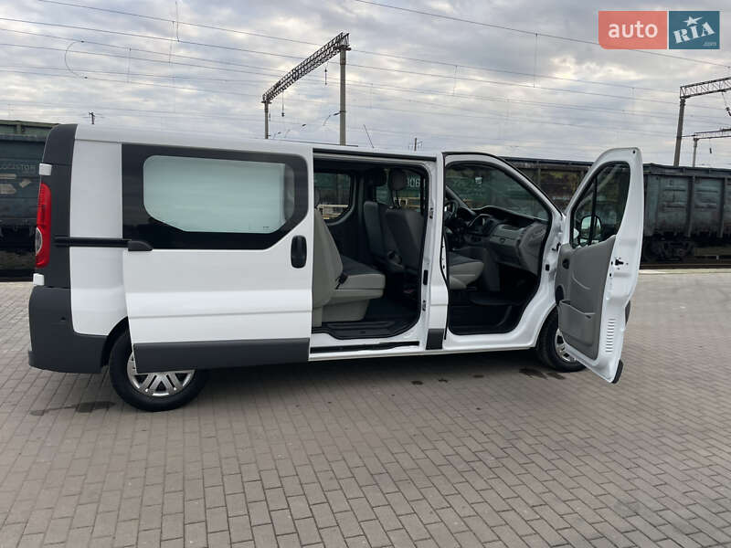 Минивэн Opel Vivaro 2012 в Дубно
