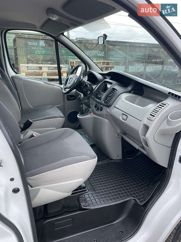 Минивэн Opel Vivaro 2012 в Дубно