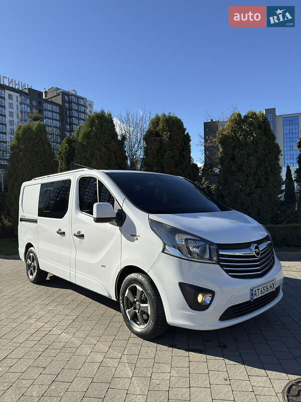 Мінівен Opel Vivaro 2015 в Івано-Франківську
