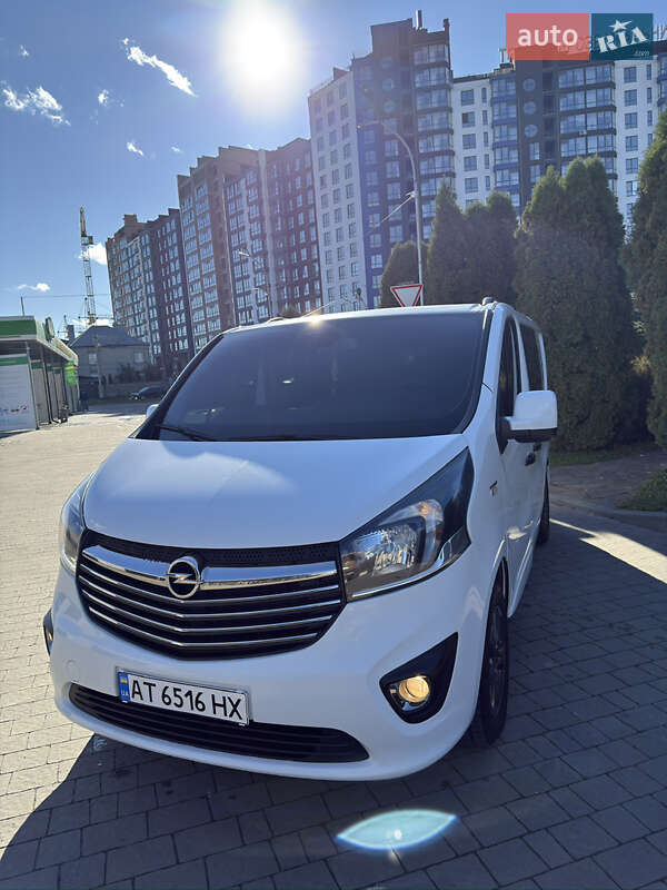 Мінівен Opel Vivaro 2015 в Івано-Франківську