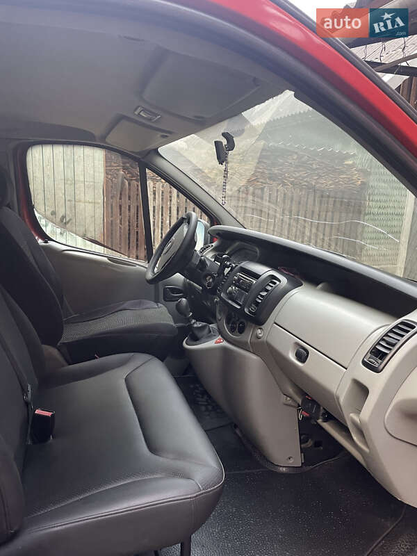 Минивэн Opel Vivaro 2004 в Рахове