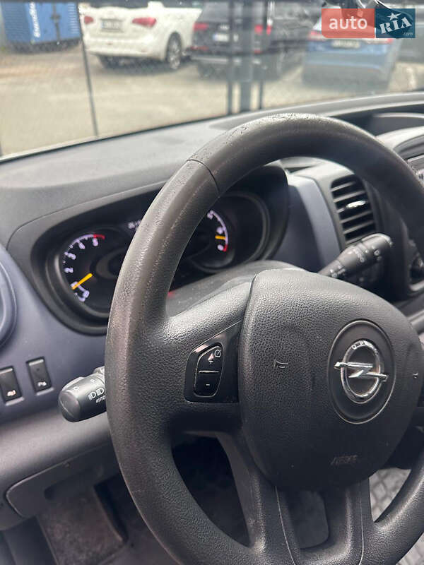 Минивэн Opel Vivaro 2015 в Киеве