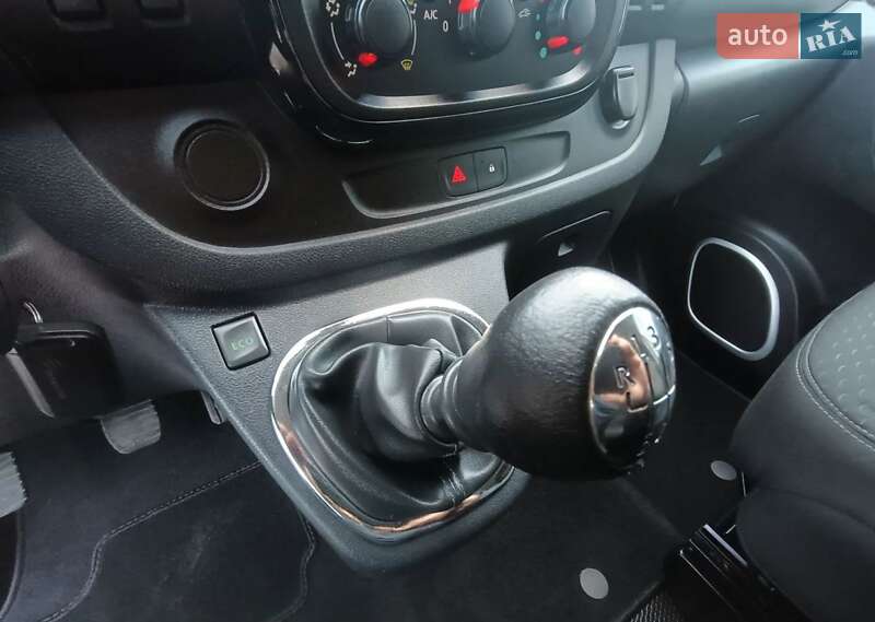 Мінівен Opel Vivaro 2016 в Луцьку