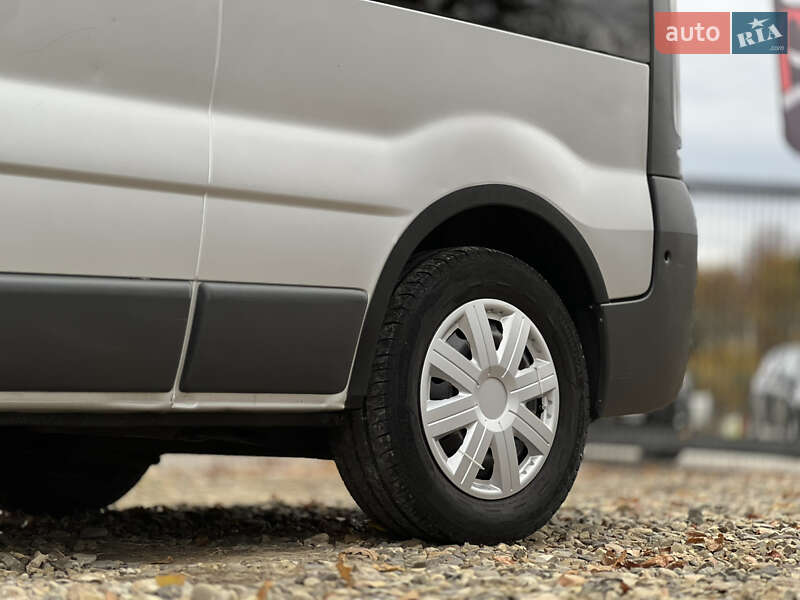 Минивэн Opel Vivaro 2006 в Черновцах