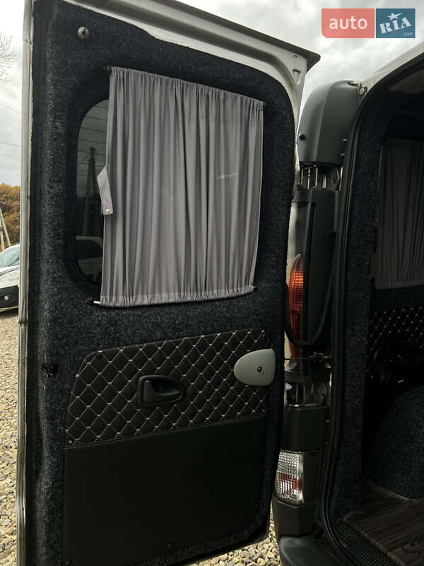 Минивэн Opel Vivaro 2006 в Черновцах