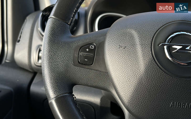 Мінівен Opel Vivaro 2015 в Львові