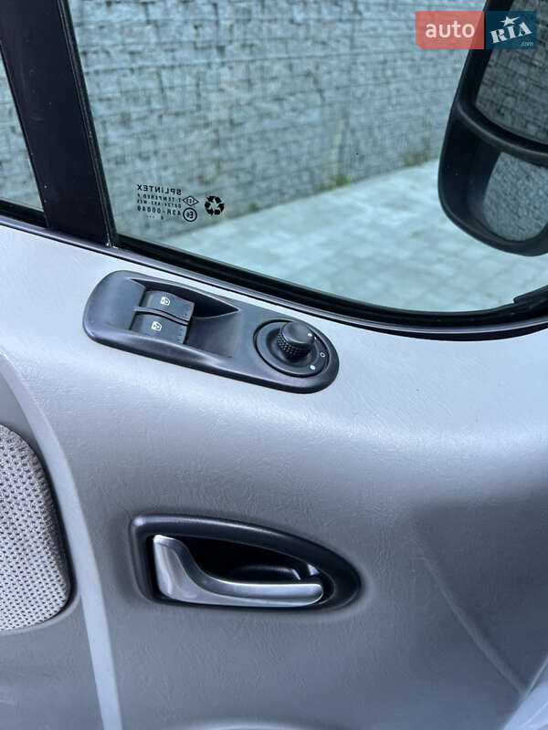 Минивэн Opel Vivaro 2011 в Луцке фото 8 Минивэн Opel Vivaro 2011 в Луцке